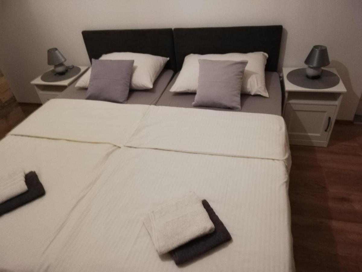 Guest House Lucija Buzin Exterior photo