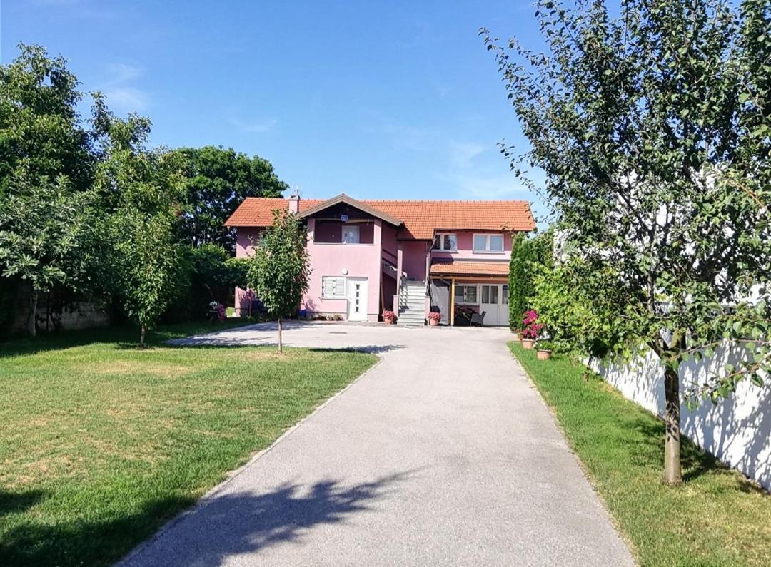Guest House Lucija Buzin Exterior photo